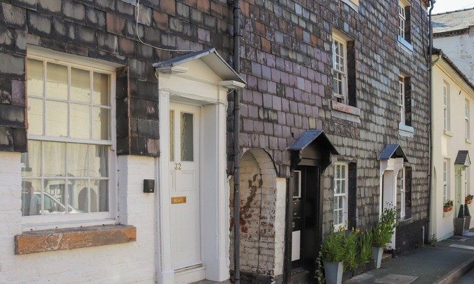 Newtown Cottage | A charming townhouse in the heart of Newtown, set on a lovely street.