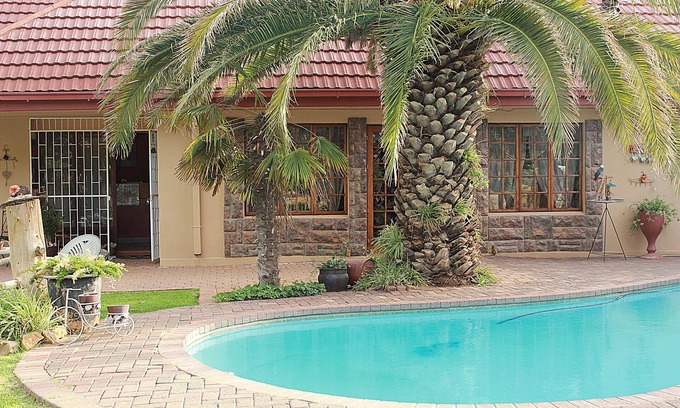 Bloemfontein House | Discover A Cherry Lane Self Catering & B&B with Pool and Dining