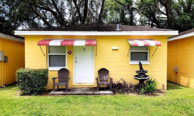 Lakeland Apartment | Cozy 1-Bed Apartment in a Peaceful Community with Amenities