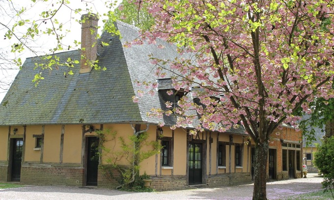 Fleury-la-Foret House | Inviting Country House Retreat in an English Park