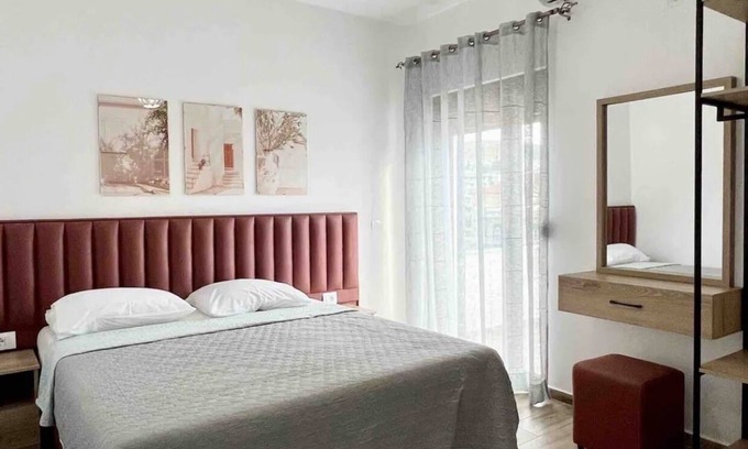 Ksamil Apartment | Cozy Retreat with Spa and Hot Tub, Steps from Attractions