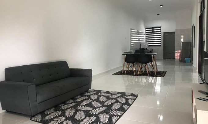 Chukai House | Cozy Retreat at Haura Homestay Kemaman - Family Friendly