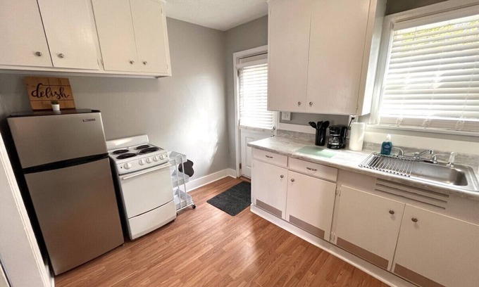 Saint Johns Apartment | A comfy and very functional Efficiency apartment with many updates!