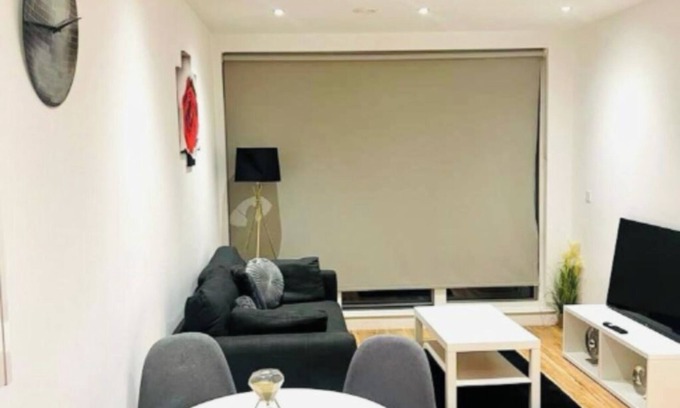 Gillingham Apartment | A Cosy 2bedroom Apartment With River View