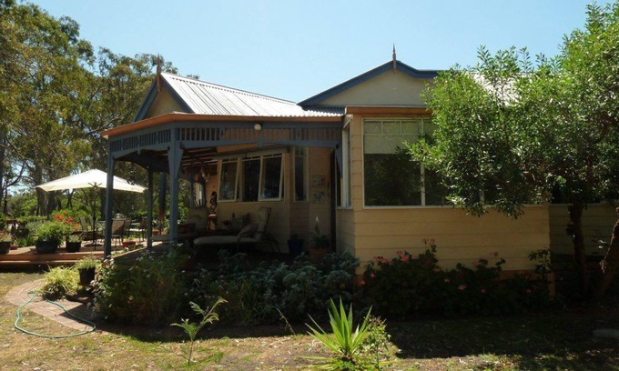 Raymond Island Apartment | Charming Waterfront Bed & Breakfast on Raymond Island