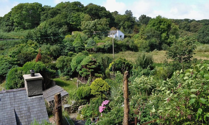 Talsarnau Cottage | Charming Cottage for Four with Garden & Ocean Views