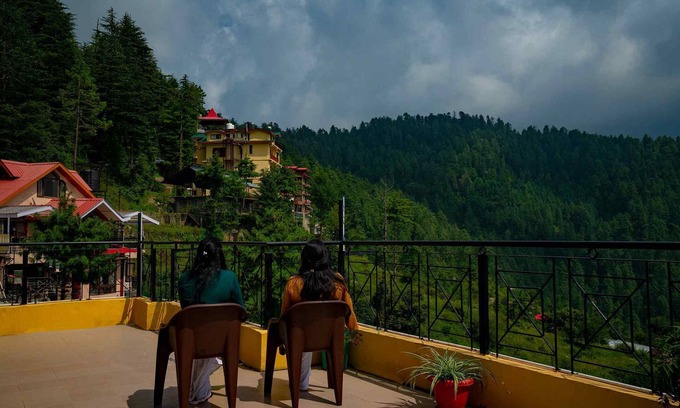 Shimla House | Comfortable Retreat in Shimla's Foothills for Families