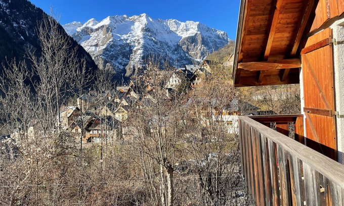 Venosc Ski Chalet | A cosy mountain chalet with access to the "Les 2 Alpes" ski resort