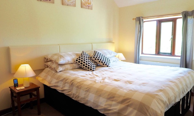 Cowbridge Cottage | Cozy One Bedroom Cottage in the Picturesque Vale of Glamorgan