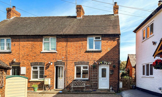 Boraston Cottage | Comfortable Getaway in Scenic Tenbury Wells Area