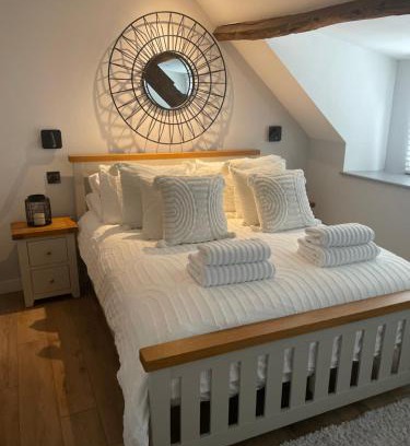 Llanfihangel Tal-y-llyn House | Romantic Cottage for Two - Guest Rated 9.9/10