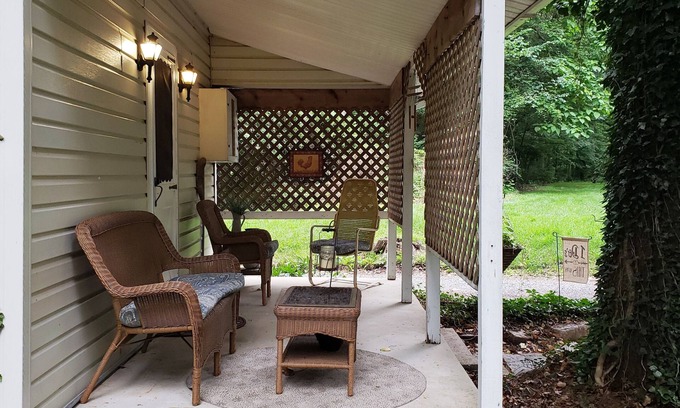 Fort Loudon Cottage | Cozy Cottage Retreat Near Skiing and Scenic Lakes