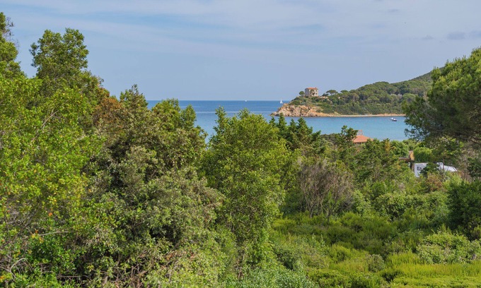 Procchio Apartment | Idyllic Country House Retreat with Oceanfront Views