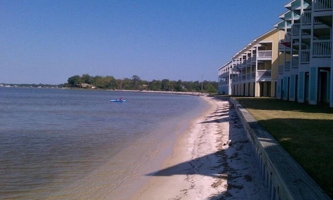 Innerarity Townhomes House | Summer Availability: Book Your Family-Friendly Getaway Now!