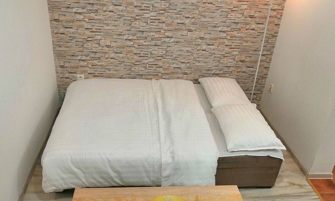 Sieradz House | Charming Apartment Near Old Market with Pet-Friendly Amenities