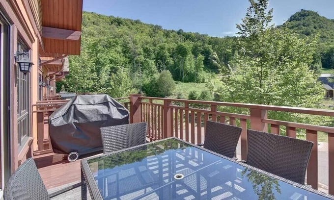 Mont-Tremblant Condo | Cozy Chalet at Versant Soleil: Ski In/Ski Out Retreat