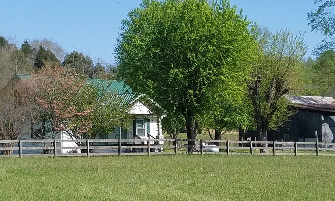 Thompson's Station House | Charming Cottage Retreat Near Leiper's Fork, TN