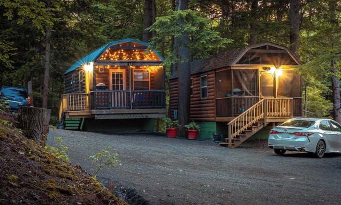 Long Lake Cabin | Cozy Bunkhouse with Kitchen & Pet-Friendly Amenities