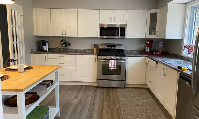 Meaford Apartment | Inviting Country Escape with Spa & Family-Friendly Amenities