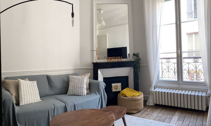 Quartier de Rochechouart Apartment | Charming Haussmannian Apartment in Paris 9 with Spa