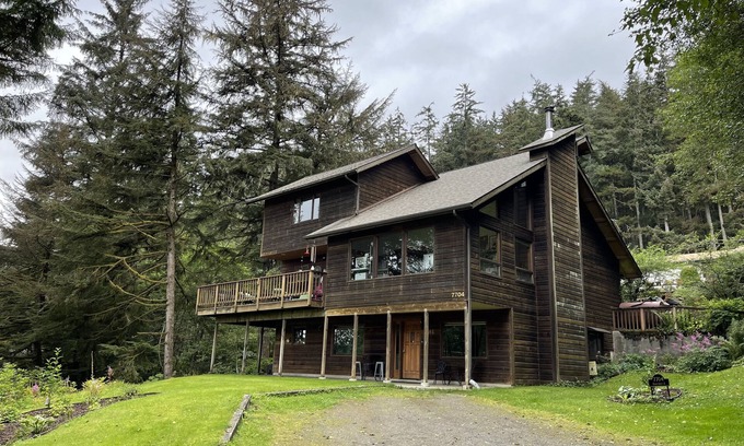 Mendenhall Valley Apartment | Discover Your Cozy Retreat with Ocean Views in Alaska!