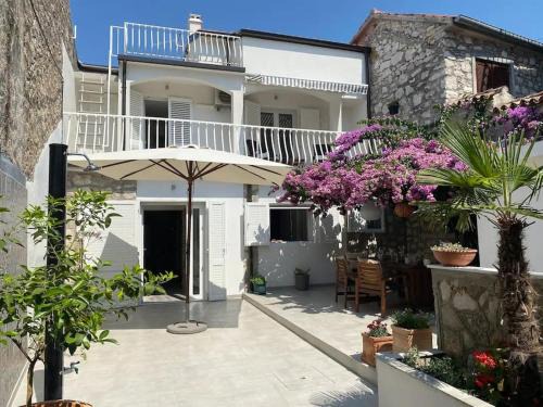 Susica Villa | Inviting Retreat in Old Murter, Croatia - Family Friendly