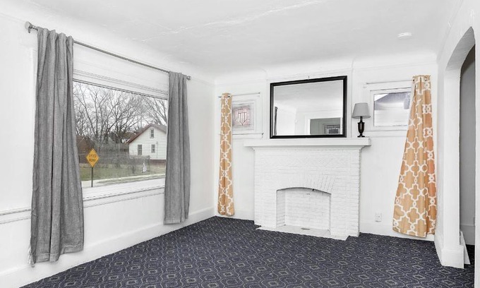 Detroit Ski Chalet | Cozy Retreat with Fireplace – Ideal for Your Getaway