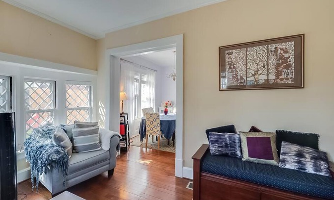 Northside District Apartment | Inviting Retreat for Families and Pets in Lexington