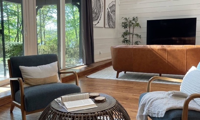 Gainesville Cabin | Experience Tranquility at A-Frame Lake House with Hot Tub