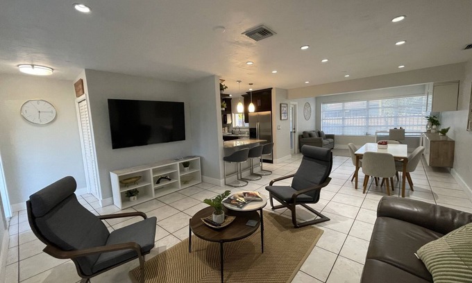 Pembroke Pines House | Inviting Summer Escape with Private Yard and Spa Amenities