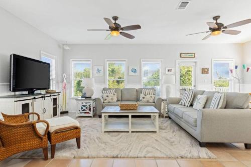 Santa Rosa Beach House | Experience A Day in the Life by Coastal Dreamin: 10/10 Rated