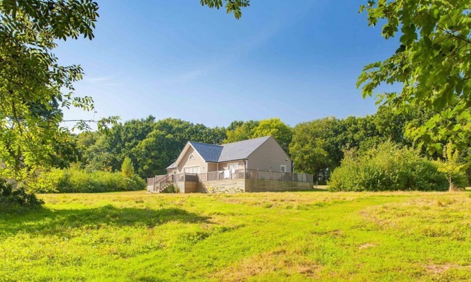 Pattiswick Cabin | Serene Lodge at Wakes Hall Farm with Hot Tub & Spa Amenities