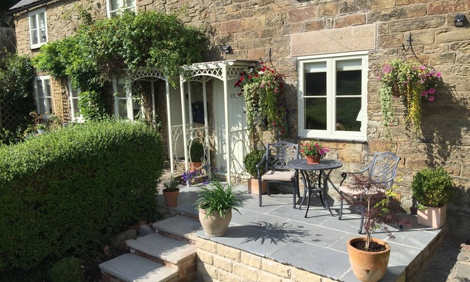Crich Cottage | Charming Stone Retreat with Family-Friendly Amenities
