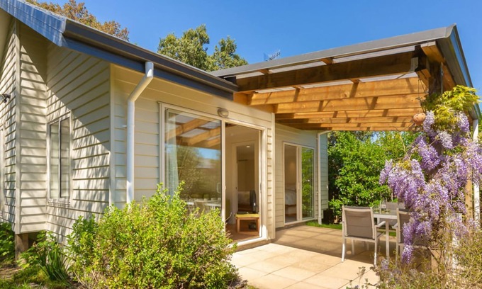 Mapua Cottage | Oceanfront Estuary Escape Mapua - Rated 9.6 by Guests