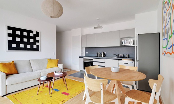 Clichy Apartment | A Design 2-BR/1-BA with Terrace in Clichy