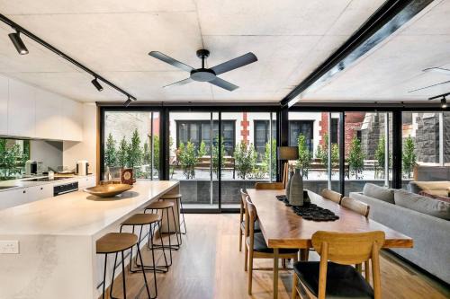 Fitzroy Apartment | Designer-Inspired Hotel in Trendy Fitzroy, Family Friendly