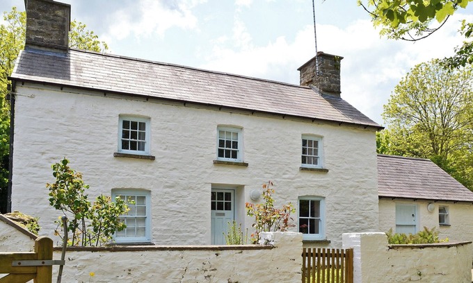 New Quay Cottage | Charming Oceanfront Cottage with Cozy Wood Burner & Garden