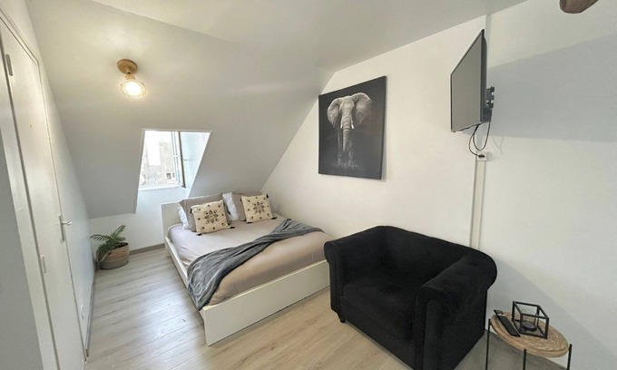 Centre Ville Apartment | Convenient Stay Near Amiens Train Station with Family Amenities