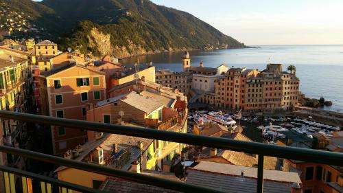 Camogli Apartment | Idyllic Balcony Retreat with Ocean Views - 4 Star Stay