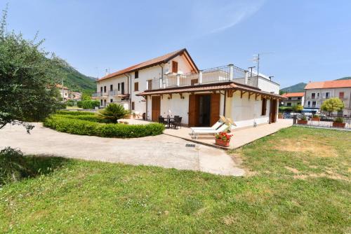 Bomerano Apartment | Child-Friendly Getaway: A Due Passi Dalla Costiera