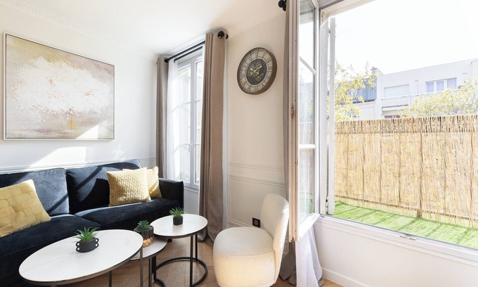 Quartier de la Goutte-d'Or Apartment | A Elegant 1-BR with Services in Batignolles