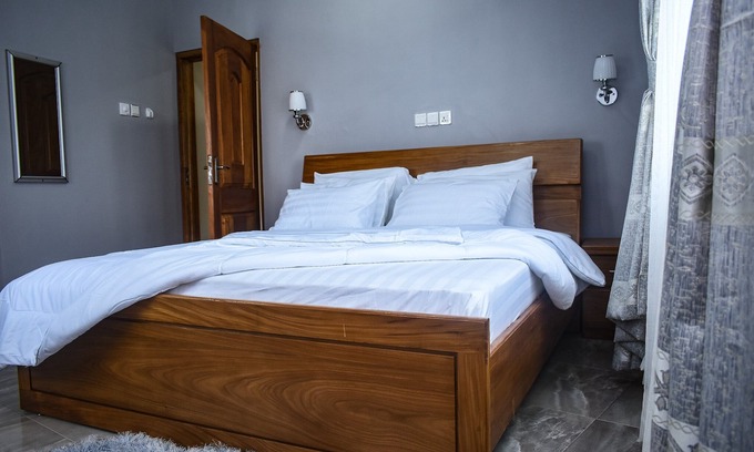 Nungua Bed & Breakfast | Relaxing Family Retreat in a Peaceful Mountain Setting