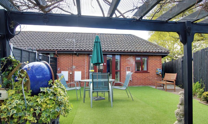 Netley Cottage | Perfect Base for Families and Couples to Explore Local Sights