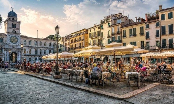 Historic Centre House | Discover a Unique Holistay in Old Town with Pool & Spa