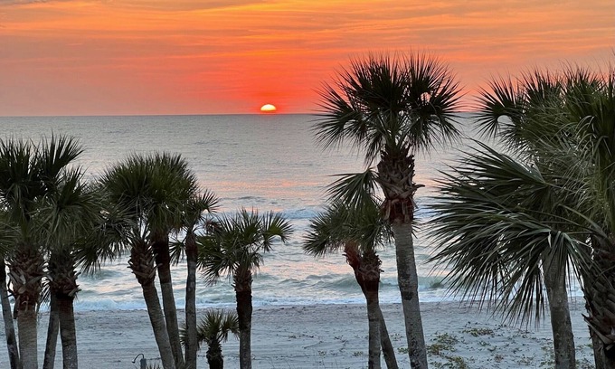 Englewood Villa | Experience a Beachfront Biohacking Retreat with Renowned Yogi