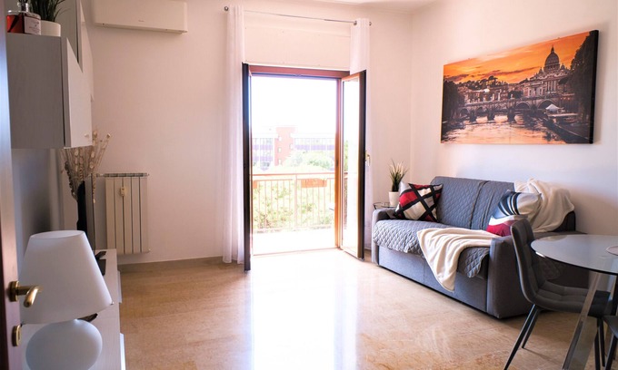 Gianicolo Apartment | Elegant Apartment Near Villa Pamphili with Spa & Breakfast