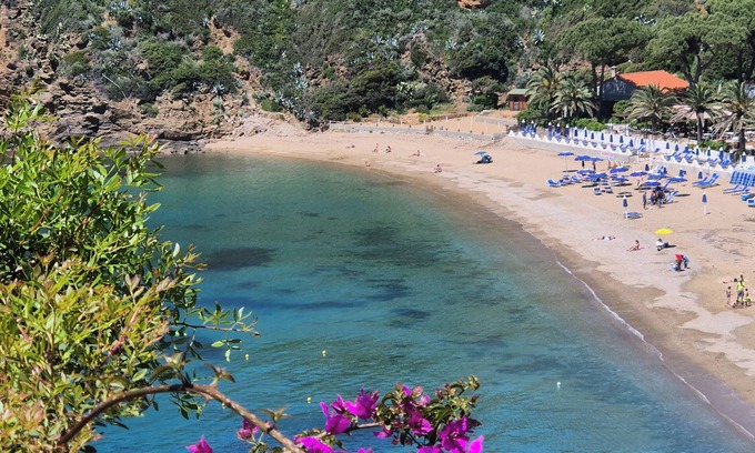 Morcone House | Discover Ocean View Retreat: Steps from the Sea & Free WiFi