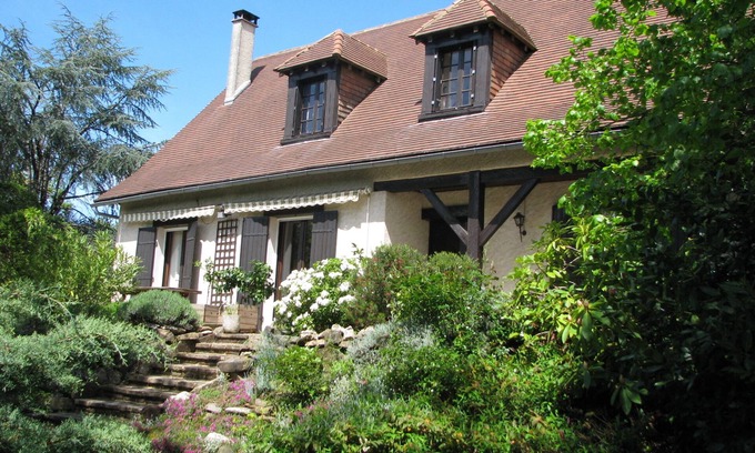 Genis House | Perfect Family Retreat in a 3-Bedroom Périgourdine Home