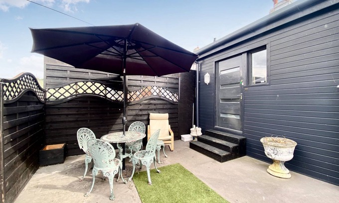 North Tidworth Cottage | Comfortable Studio Apartment in Central Tidworth