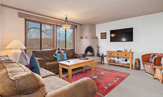Northeast Santa Fe Hotel | Flexible Downtown Condo with Pool, Spa & Top Reviews